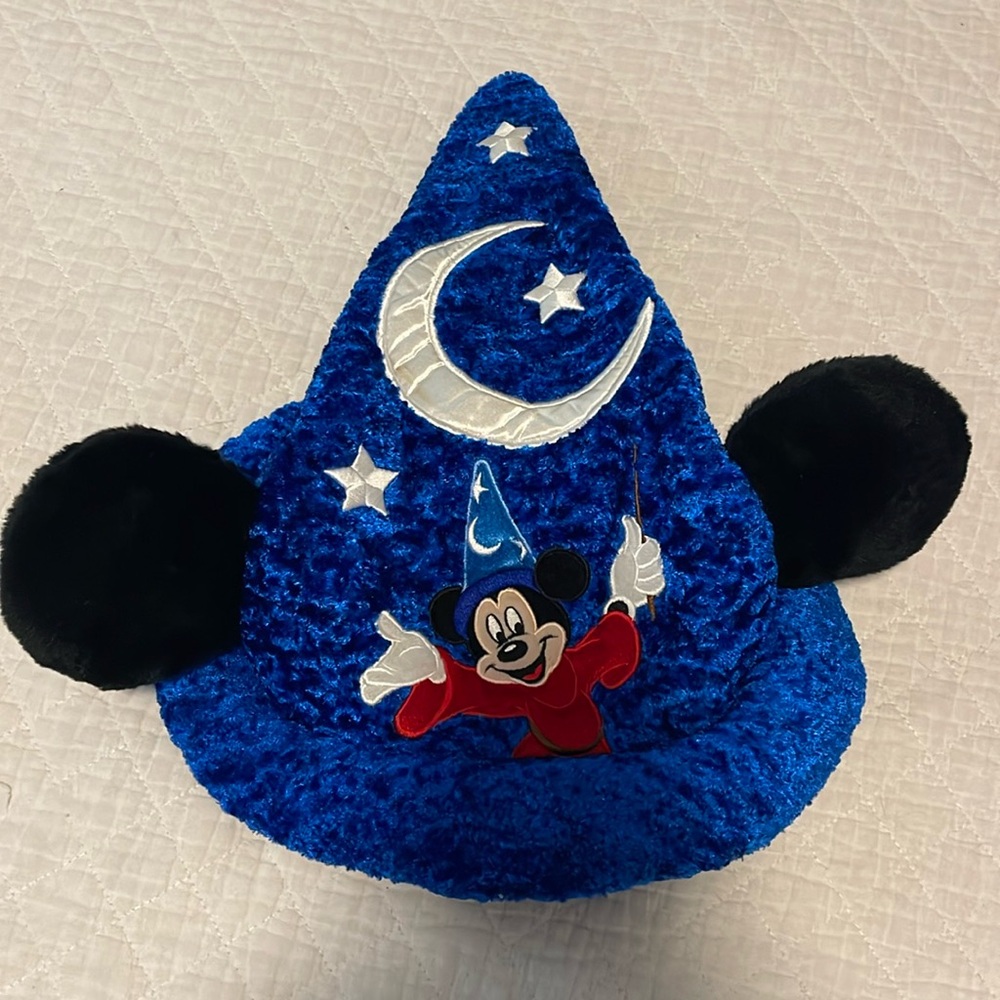 Disney Mickey Magic Fantasy Land Hat size youth